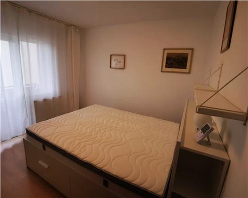 Apartament 2 camere, decomandat, zona UMF.