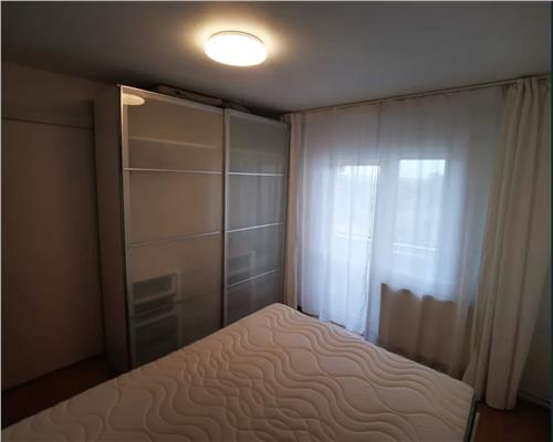Apartament 2 camere, decomandat, zona UMF.