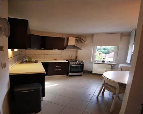 Apartament 2 camere, decomandat, zona UMF.