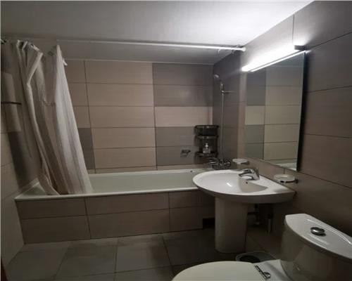 Apartament 2 camere, decomandat, zona UMF.