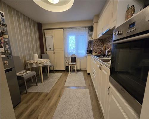 Apartament 2 camere, decomandat, zona FSEGA.