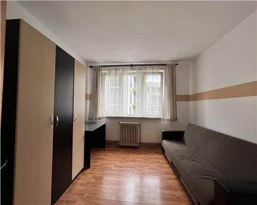 Apartamen3 camere, decomandat, Semicentral.