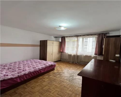 Apartamen3 camere, decomandat, Semicentral.