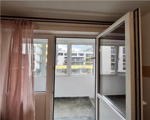 Apartamen3 camere, decomandat, Semicentral.