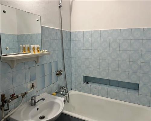Apartamen3 camere, decomandat, Semicentral.