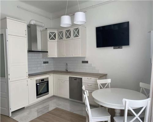 Apartament 2 camere, mobilat, Central.