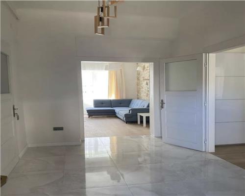 Apartament 2 camere, mobilat, Central.