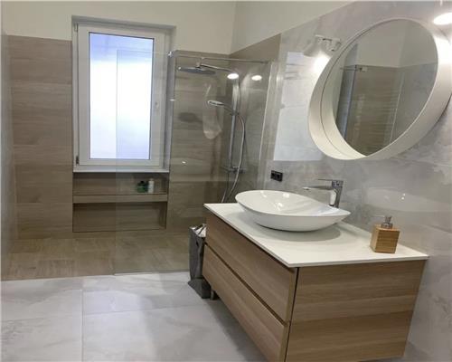 Apartament 2 camere, mobilat, Central.