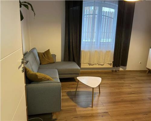 Apartament 2 camere, decomandat, Andrei Muresanu.