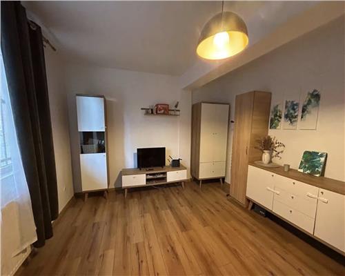 Apartament 2 camere, decomandat, Andrei Muresanu.
