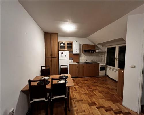 Apartament 3 camere, decomandat, zona UMF,