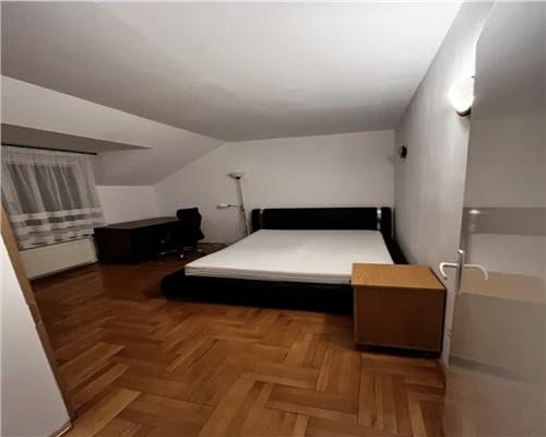 Apartament 3 camere, decomandat, zona UMF,