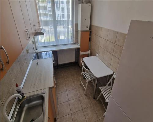 Apartament 3 camere, decomandat, mobilat, Eremia Grigorescu.