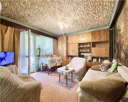 Apartament 4 camere, 2 bai, etaj 2/4, str. Lacul Rosu