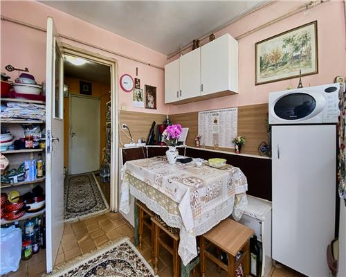 Apartament 4 camere, 2 bai, etaj 2/4, str. Lacul Rosu