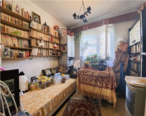 Apartament 4 camere, 2 bai, etaj 2/4, str. Lacul Rosu