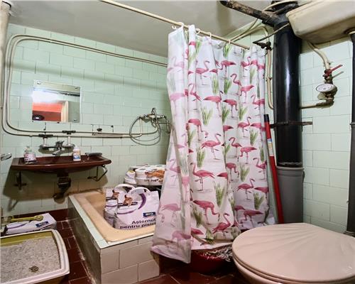 Apartament 4 camere, 2 bai, etaj 2/4, str. Lacul Rosu