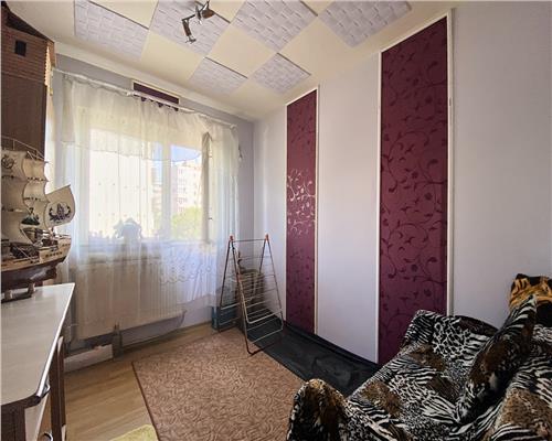 Apartament 4 camere, 2 bai, etaj 2/4, str. Lacul Rosu