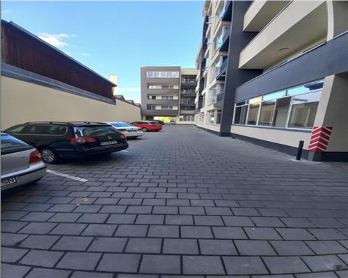 Apartament 2 camere, bloc nou, mobilat, zona Centrala.