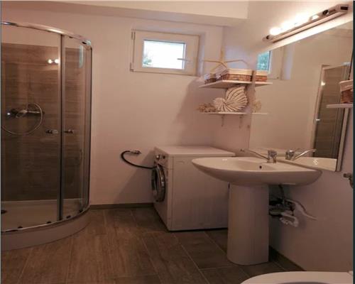 Apartament 2 camere, bloc tip vila, recent renovat, zona Parcul Central.