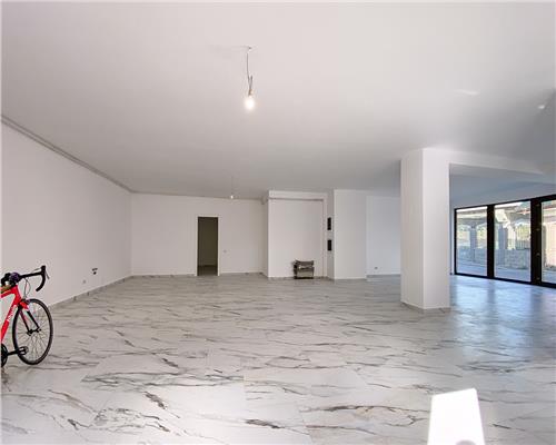 Spatiu Comercial Modern, Parter, 135 mp, 4 Parcari, Bulgaria