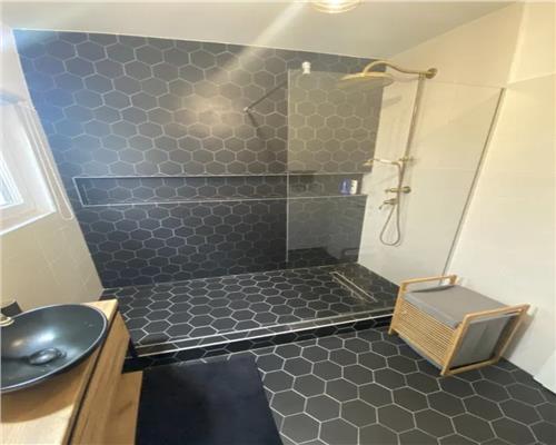 Apartament 2 camere, decomandat, parcare, curte, Borhanci.