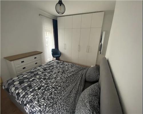 Apartament 2 camere, decomandat, parcare, curte, Borhanci.