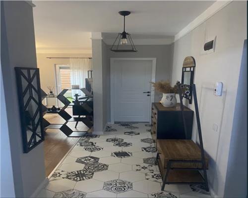 Apartament 2 camere, decomandat, parcare, curte, Borhanci.