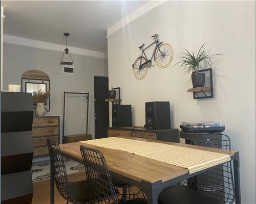 Apartament 2 camere, decomandat, parcare, curte, Borhanci.