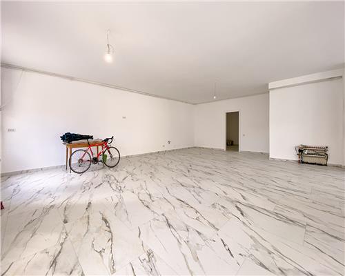 Spatiu Comercial Modern, Parter, 135 mp, 4 Parcari, Bulgaria