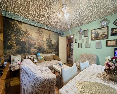 Apartament 4 camere, 2 bai, etaj 2/4, str. Lacul Rosu