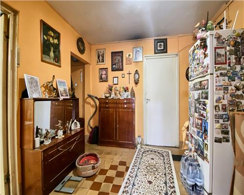 Apartament 4 camere, 2 bai, etaj 2/4, str. Lacul Rosu
