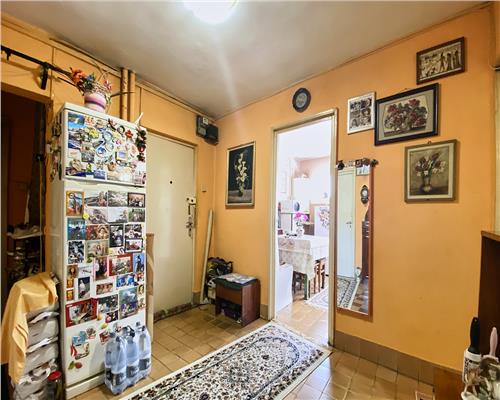 Apartament 4 camere, 2 bai, etaj 2/4, str. Lacul Rosu