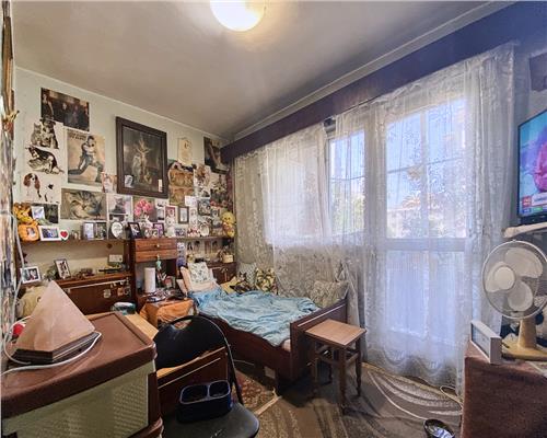 Apartament 4 camere, 2 bai, etaj 2/4, str. Lacul Rosu