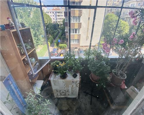 Apartament 4 camere, 2 bai, etaj 2/4, str. Lacul Rosu