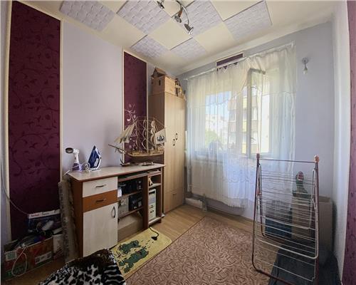 Apartament 4 camere, 2 bai, etaj 2/4, str. Lacul Rosu