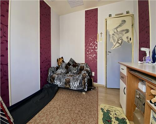 Apartament 4 camere, 2 bai, etaj 2/4, str. Lacul Rosu