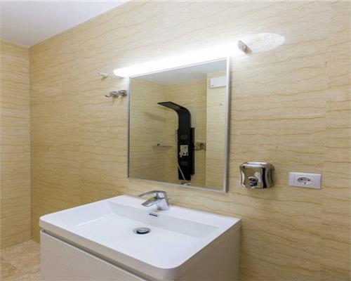 Apartament 2 camere transformat in 3 , Zona semicentrala, parcare