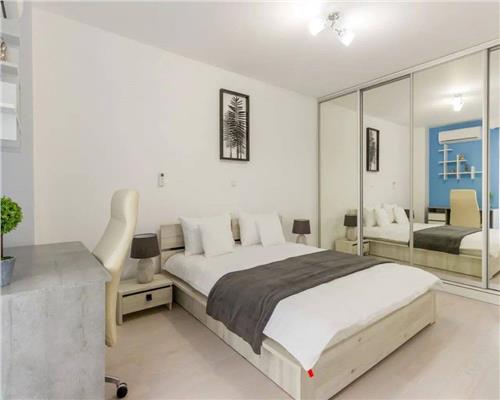 Apartament 2 camere transformat in 3 , Zona semicentrala, parcare