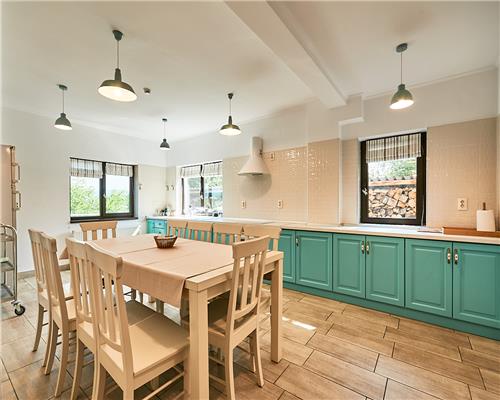 Pensiune la cheie langa partia de schi Toplita, 11 camere, Su642 mp