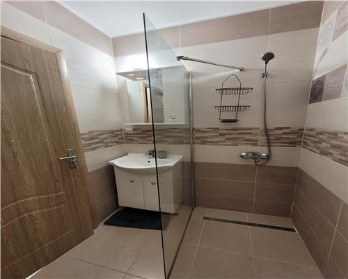 Apartament 3 camere, terasa, parcare, zona FSEGA.