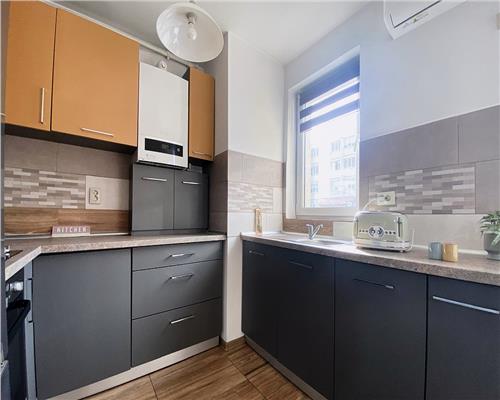 Apartament 3 camere, terasa, bloc nou, zona FSEGA.