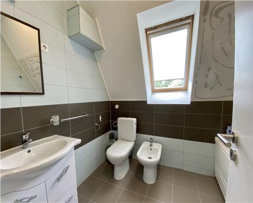 Apartament 3 camere, bloc tip vila, parcare, Andrei Mureșanu.