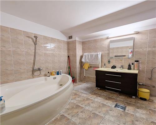 Apartament 3 camere, S79mp+6mp. balcon, garaj, Buna Ziua.