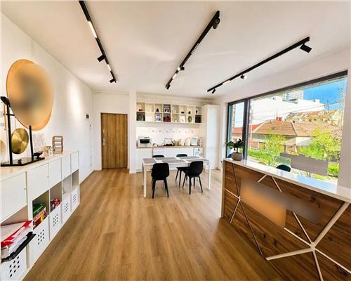 Spatiu office modern, 70 mp, terasa + parcare, cladire noua, semicentral
