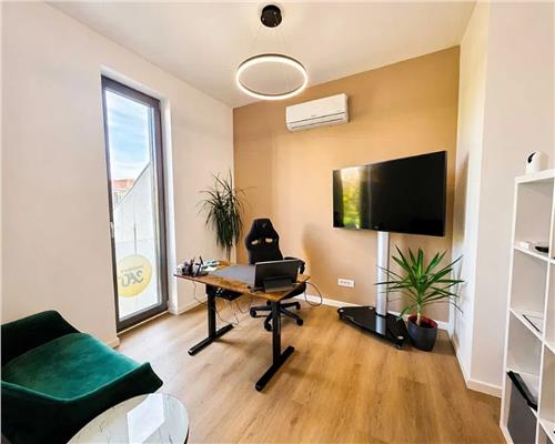 Spatiu office modern, 70 mp, terasa + parcare, cladire noua, semicentral