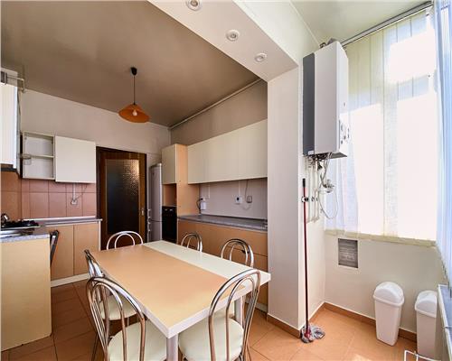 Apartament 3 camere, decomandate, S 100 mp, garaj, str. Hajdeu.
