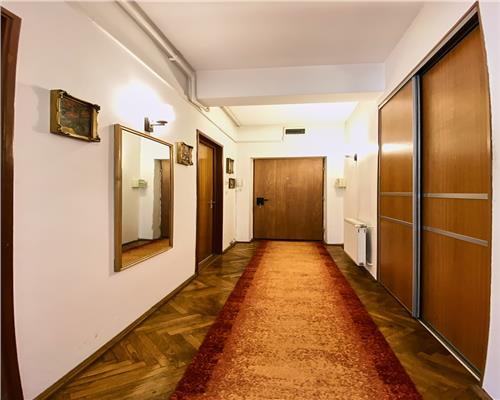 Apartament 3 camere, decomandate, S 100 mp, garaj, str. Hajdeu.