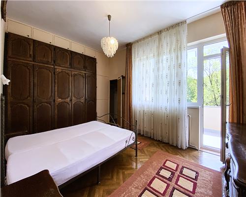 Apartament 3 camere, decomandate, S 100 mp, garaj, str. Hajdeu.
