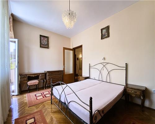 Apartament 3 camere, decomandate, S 100 mp, garaj, str. Hajdeu.